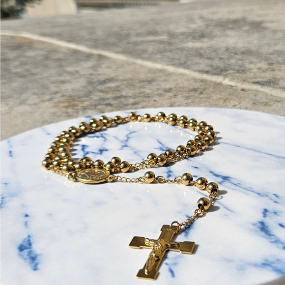 18k Gold plated rosary crucifix cross pendant - Picture 8 of 8